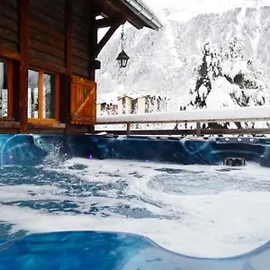 Falcon With Hot Tub - In A Great Location! , Chamonix France